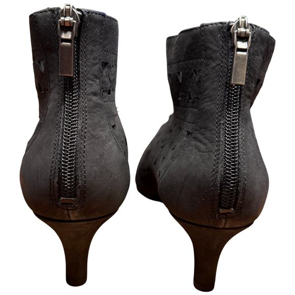 Rockport Total Motion Kalila Women's 10 Black Nubuck Booties Kitten Heel Cut Out - Picture 6 of 15